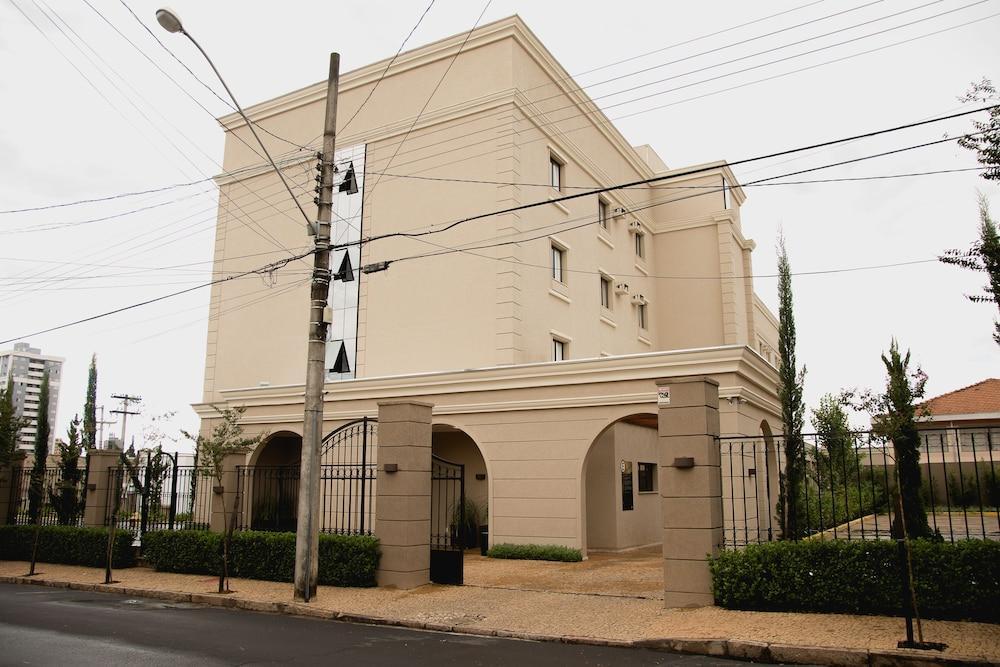 Class Hotel